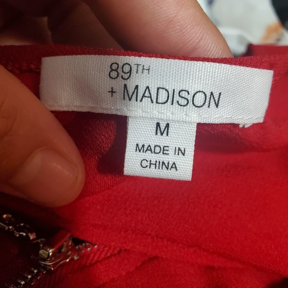 89th and madison Red V Neck top Size Medium - Picture 5 of 7